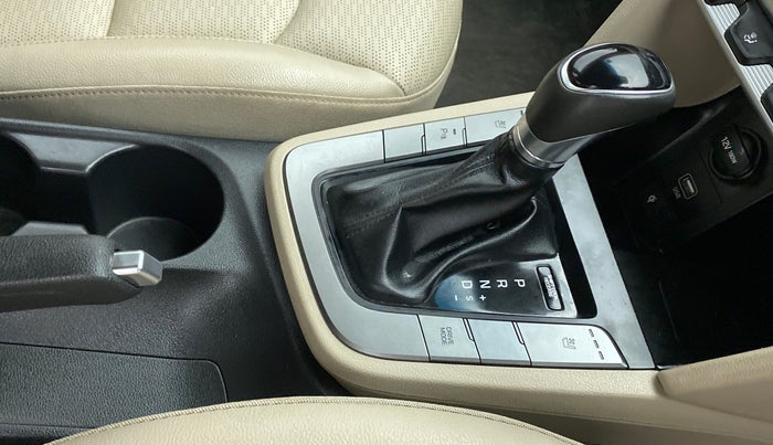 2019 Hyundai New Elantra 2.0 SX(O) AT PETROL, Petrol, Automatic, 65,890 km, Gear Lever