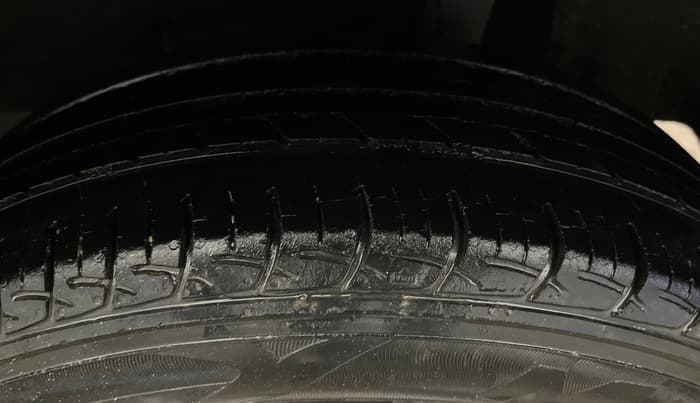2016 Maruti Baleno DELTA PETROL 1.2, Petrol, Manual, 39,394 km, Left Rear Tyre Tread