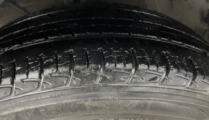 2016 Maruti Baleno DELTA PETROL 1.2, Petrol, Manual, 39,394 km, Left Front Tyre Tread