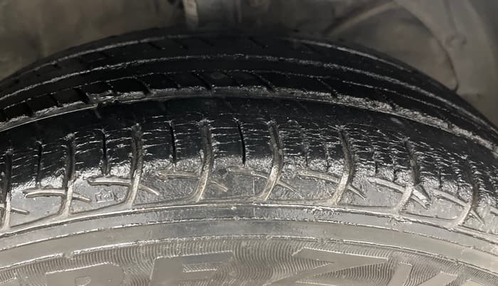 2016 Maruti Baleno DELTA PETROL 1.2, Petrol, Manual, 39,394 km, Right Front Tyre Tread
