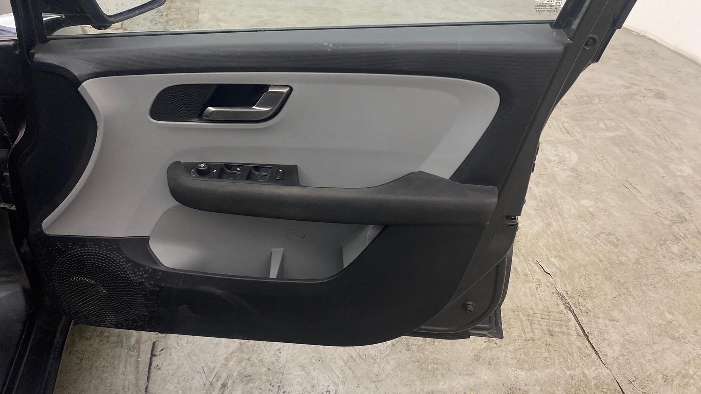 2021 Tata ALTROZ XZ PETROL, Petrol, Manual, 73,936 km, Driver Side Door Panels Control