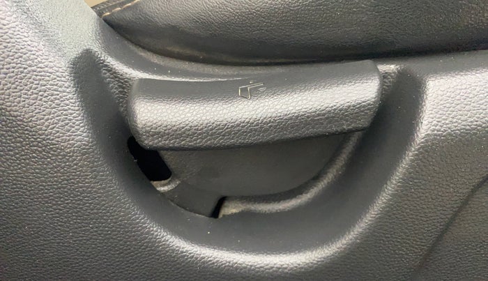 2020 Hyundai Elite i20 MAGNA PLUS 1.2, Petrol, Manual, 31,757 km, Driver Side Adjustment Panel