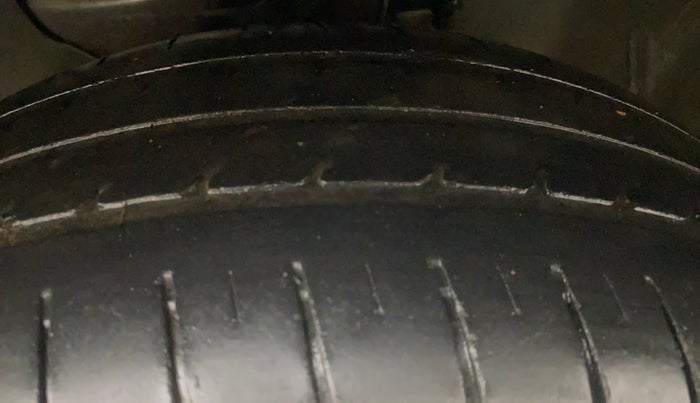 2020 Hyundai Elite i20 MAGNA PLUS 1.2, Petrol, Manual, 31,757 km, Left Front Tyre Tread