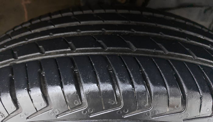 2021 Maruti New Wagon-R 1.0 Lxi (o) cng, CNG, Manual, 28,476 km, Right Front Tyre Tread