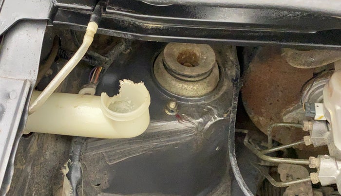 2017 Maruti Wagon R 1.0 LXI, Petrol, Manual, 65,930 km, Front windshield - Wiper bottle cap missing