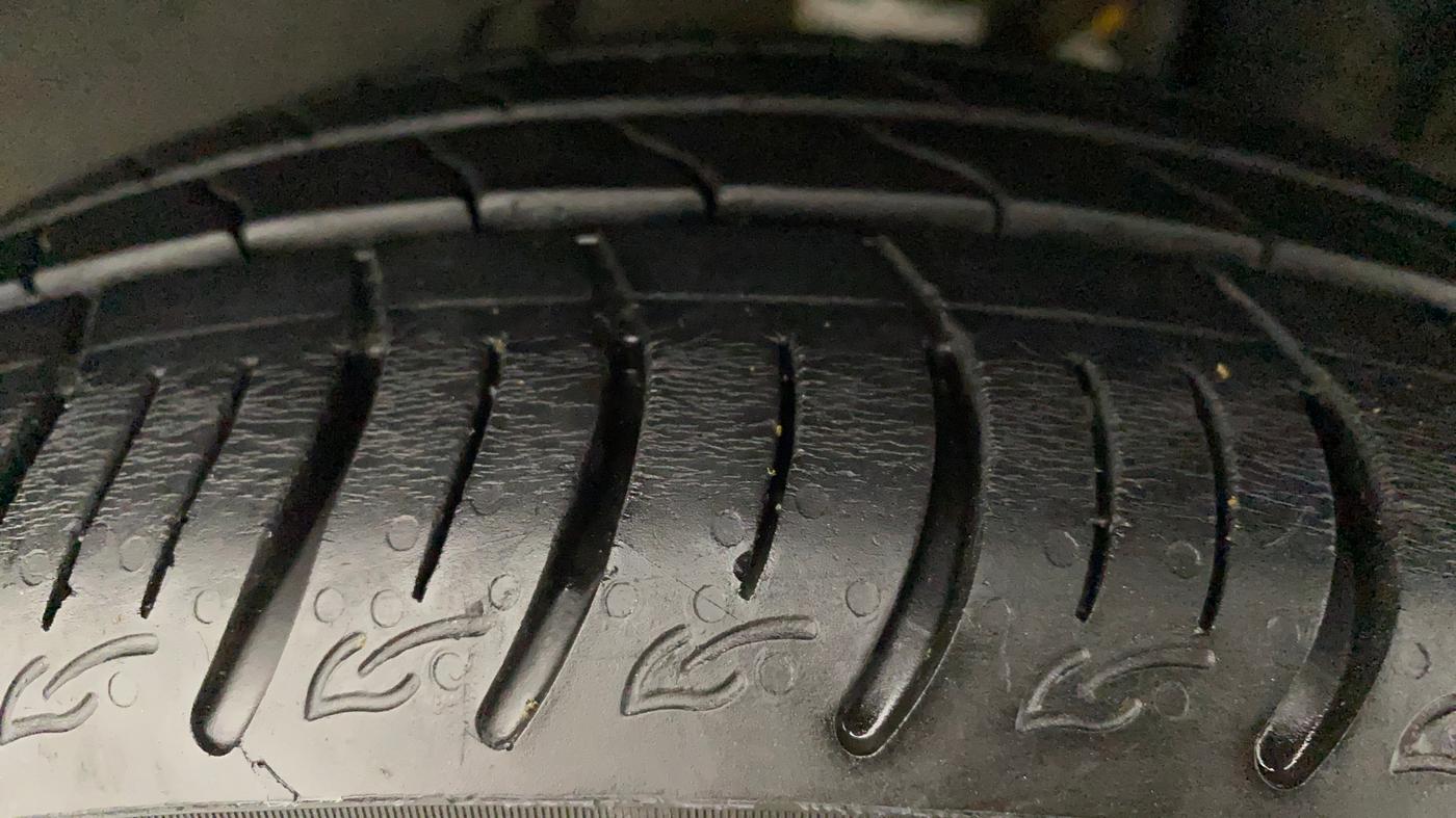 2022 Tata ALTROZ XM PLUS PETROL, Petrol, Manual, 10,409 km, Left Front Tyre Tread