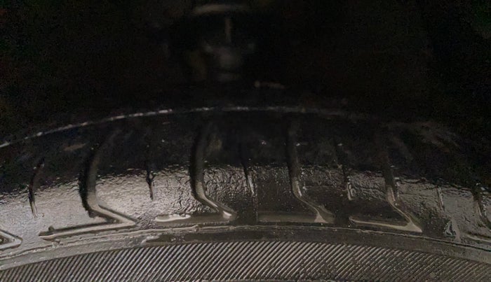 2019 Hyundai NEW SANTRO SPORTZ CNG, CNG, Manual, 78,715 km, Right Front Tyre Tread