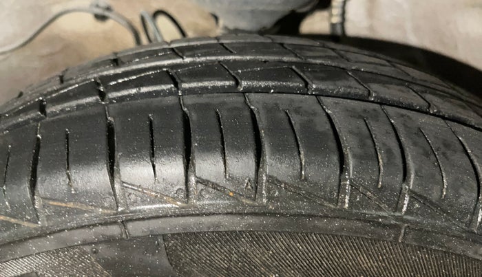 2022 Maruti Alto VXI PLUS, Petrol, Manual, 30,408 km, Left Front Tyre Tread