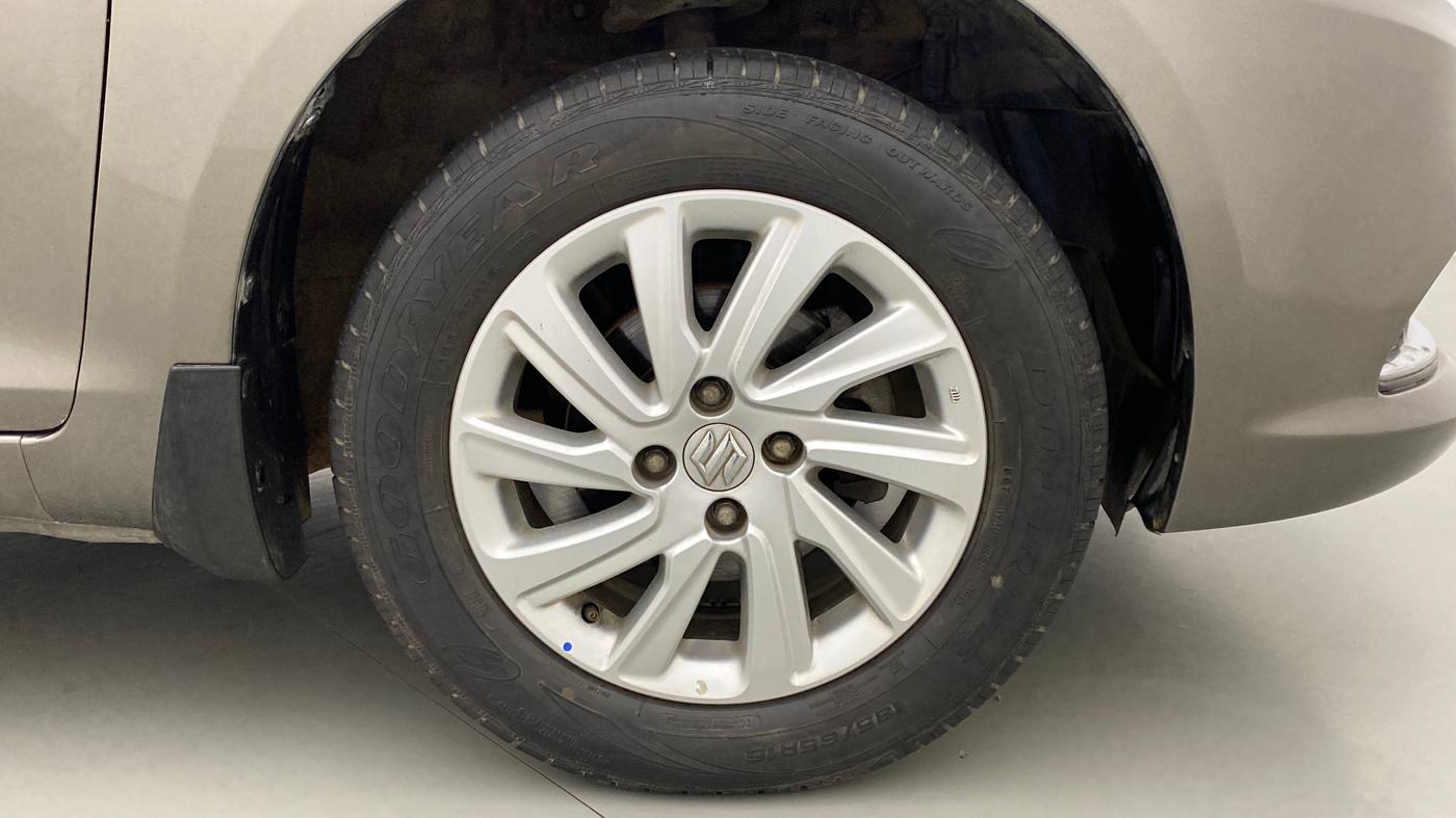2015 Maruti Swift Dzire ZXI, Petrol, Manual, 18,575 km, Right Front Wheel
