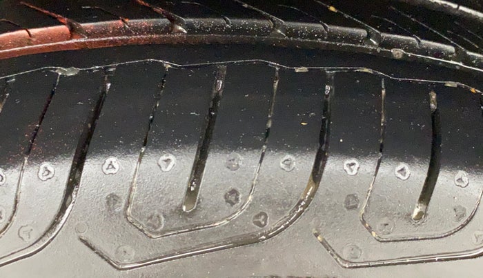 2016 Volkswagen Polo HIGHLINE1.2L, Petrol, Manual, 31,803 km, Right Rear Tyre Tread