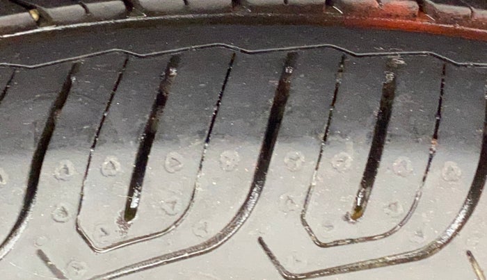 2016 Volkswagen Polo HIGHLINE1.2L, Petrol, Manual, 31,803 km, Left Rear Tyre Tread