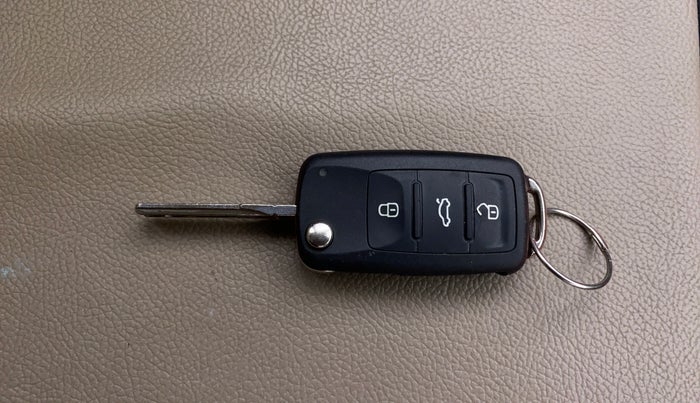 2016 Volkswagen Polo HIGHLINE1.2L, Petrol, Manual, 31,803 km, Key Close Up