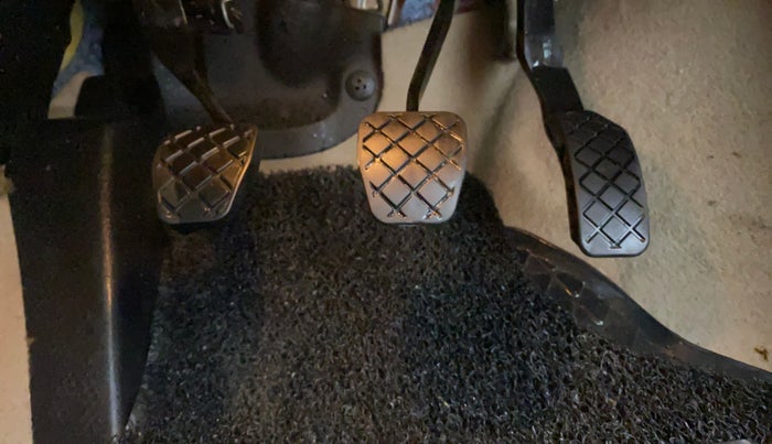 2016 Volkswagen Polo HIGHLINE1.2L, Petrol, Manual, 31,803 km, Pedals