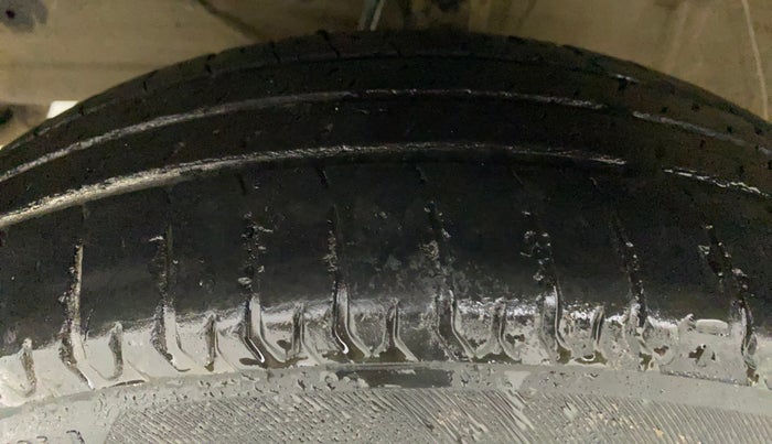 2020 Maruti Swift LXI, Petrol, Manual, 43,545 km, Left Front Tyre Tread