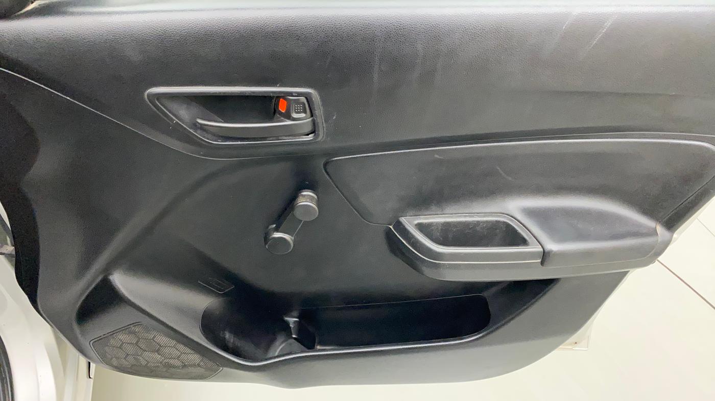 2020 Maruti Swift LXI, Petrol, Manual, 43,545 km, Driver Side Door Panels Control
