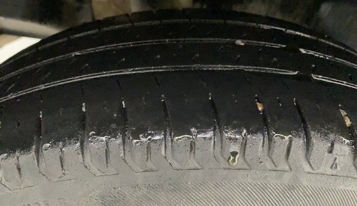 2020 Maruti Swift LXI, Petrol, Manual, 43,545 km, Right Rear Tyre Tread