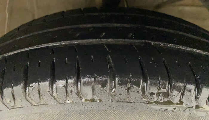 2020 Maruti Swift LXI, Petrol, Manual, 43,545 km, Right Front Tyre Tread