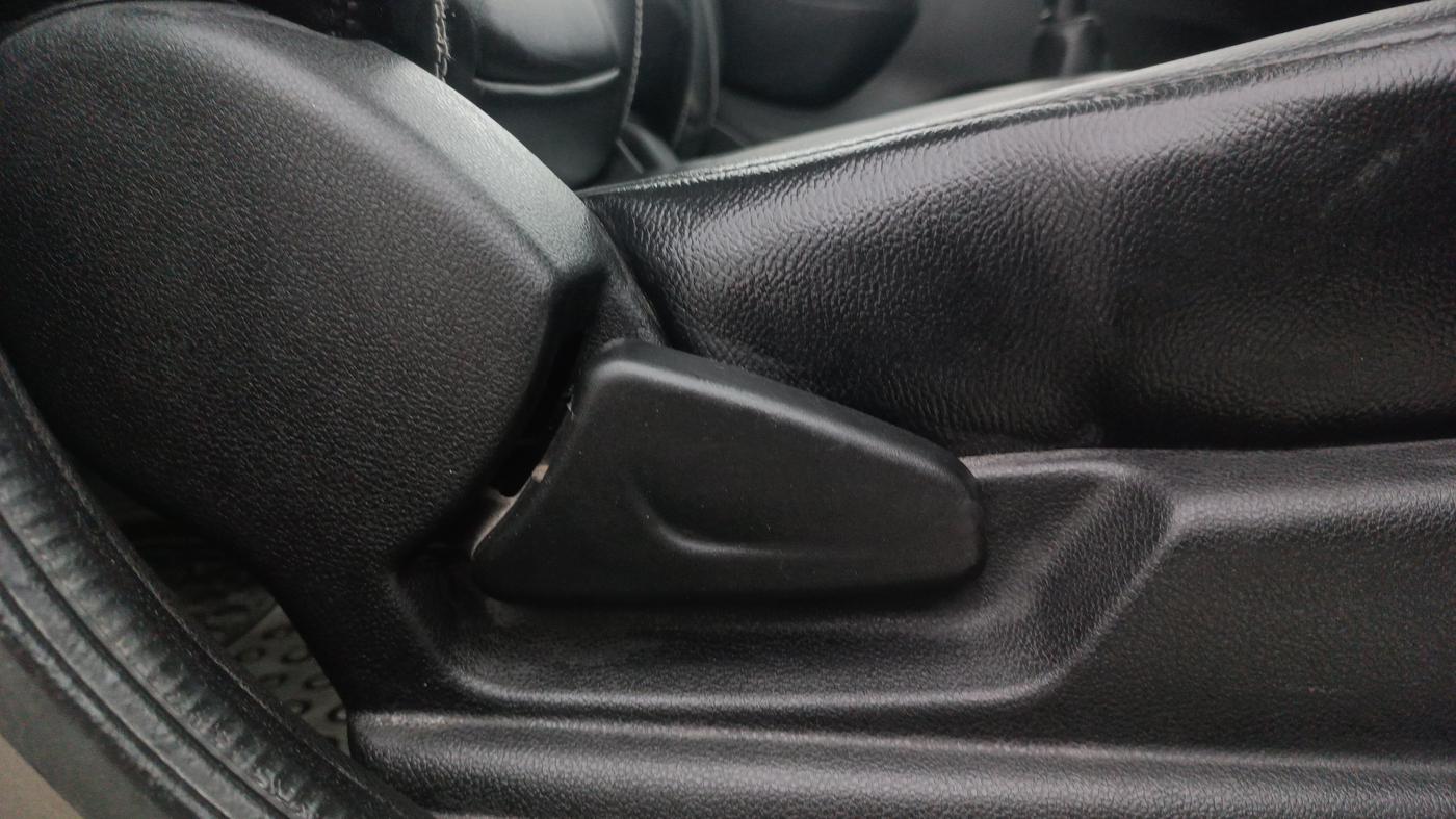 2017 Renault Kwid RXT 1.0, Petrol, Manual, 53,354 km, Driver Side Adjustment Panel