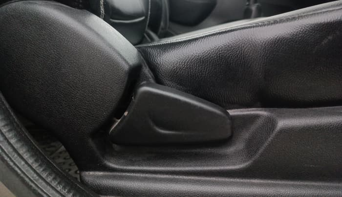 2017 Renault Kwid RXT 1.0, Petrol, Manual, 53,354 km, Driver Side Adjustment Panel