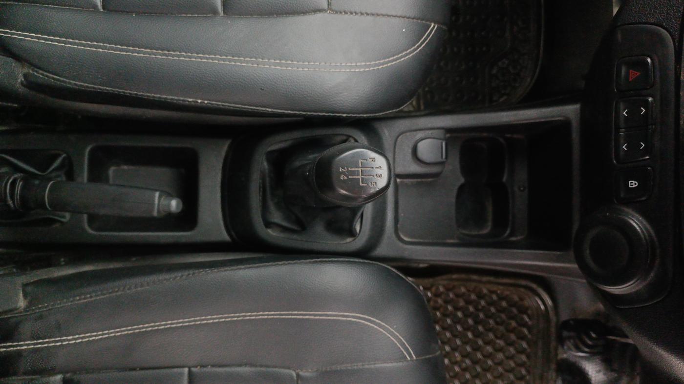 2017 Renault Kwid RXT 1.0, Petrol, Manual, 53,354 km, Gear Lever