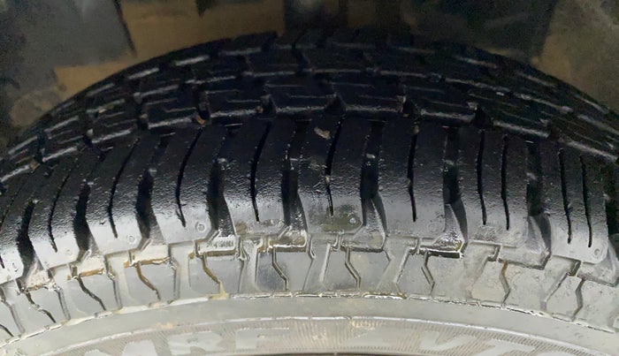 2017 Datsun Redi Go T (O), Petrol, Manual, 75,704 km, Left Front Tyre Tread
