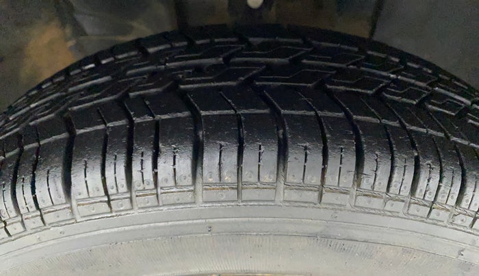 2017 Datsun Redi Go T (O), Petrol, Manual, 75,704 km, Right Front Tyre Tread