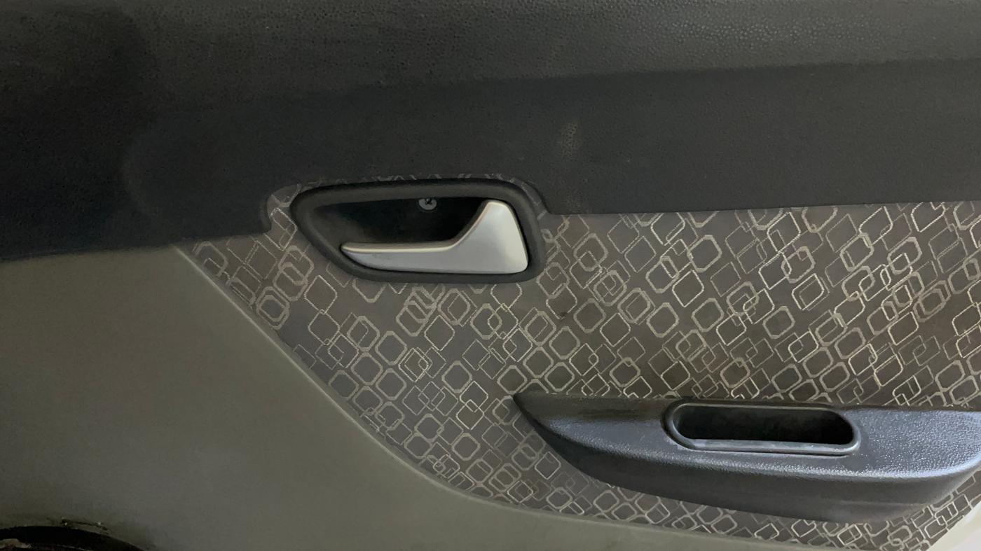 2018 Maruti Alto 800 LXI, Petrol, Manual, 1,09,462 km, Driver Side Door Panels Control