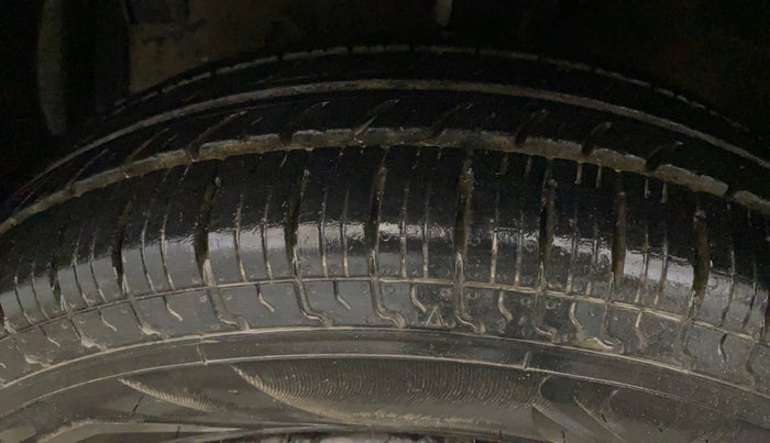 2015 Maruti Swift Dzire VXI, Petrol, Manual, 65,046 km, Left Front Tyre Tread