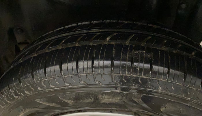2015 Maruti Swift Dzire VXI, Petrol, Manual, 65,046 km, Left Rear Tyre Tread
