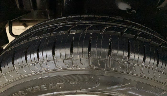 2015 Maruti Swift Dzire VXI, Petrol, Manual, 65,046 km, Right Rear Tyre Tread