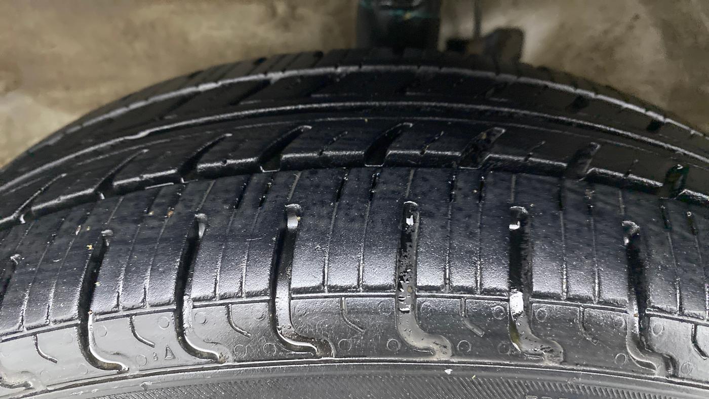 2017 Maruti Wagon R 1.0 VXI, Petrol, Manual, 45,537 km, Left Front Tyre Tread