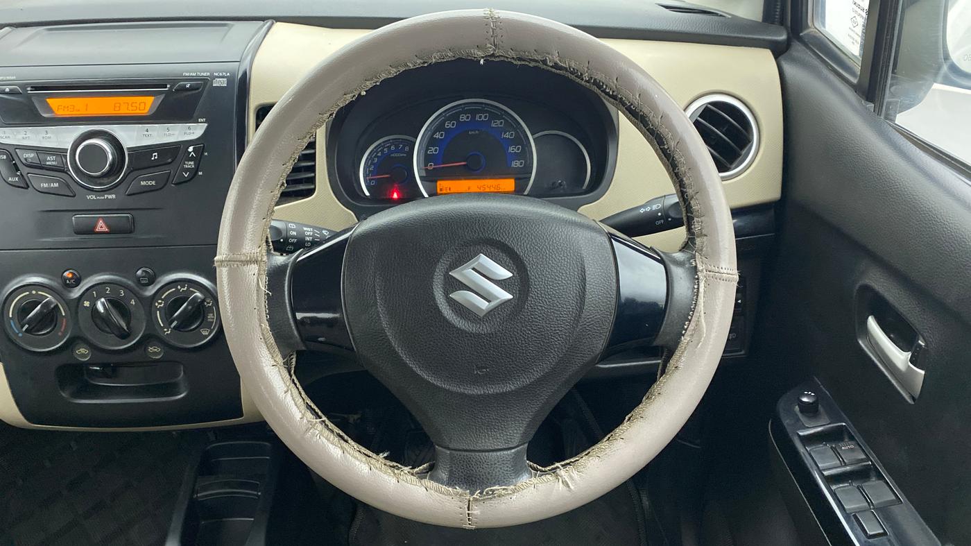 2017 Maruti Wagon R 1.0 VXI, Petrol, Manual, 45,537 km, Steering Wheel Close Up