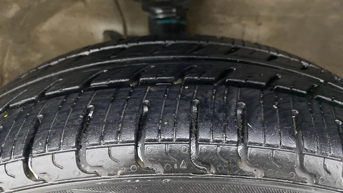 2017 Maruti Wagon R 1.0 VXI, Petrol, Manual, 45,537 km, Right Front Tyre Tread