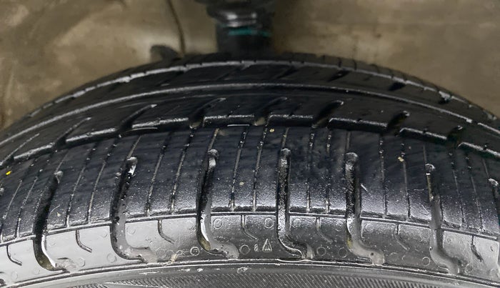 2017 Maruti Wagon R 1.0 VXI, Petrol, Manual, 45,537 km, Right Front Tyre Tread