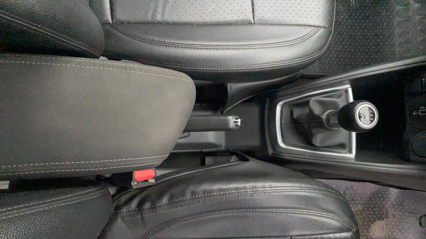 2019 Nissan Kicks XV 1.5, Petrol, Manual, 23,081 km, Gear Lever