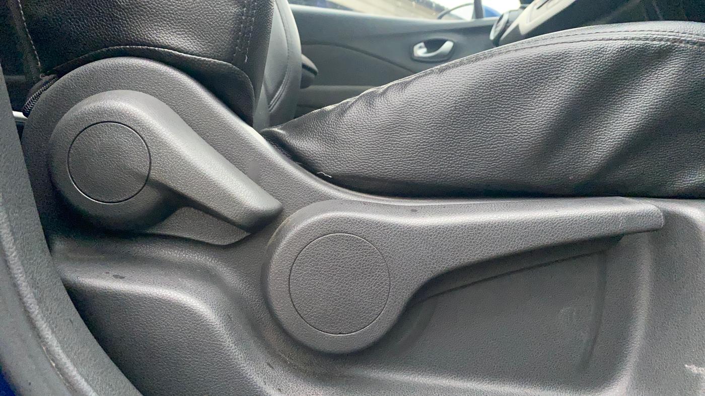 2019 Nissan Kicks XV 1.5, Petrol, Manual, 23,081 km, Driver Side Adjustment Panel