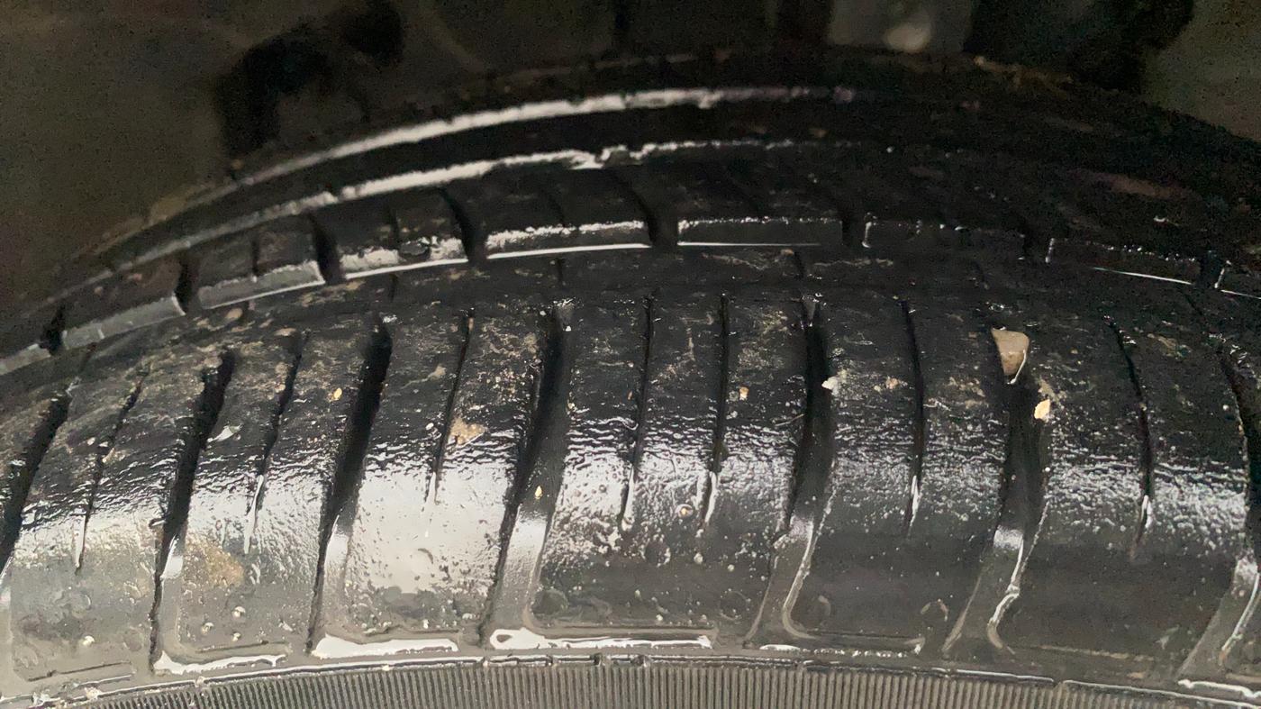 2019 Nissan Kicks XV 1.5, Petrol, Manual, 23,081 km, Left Front Tyre Tread