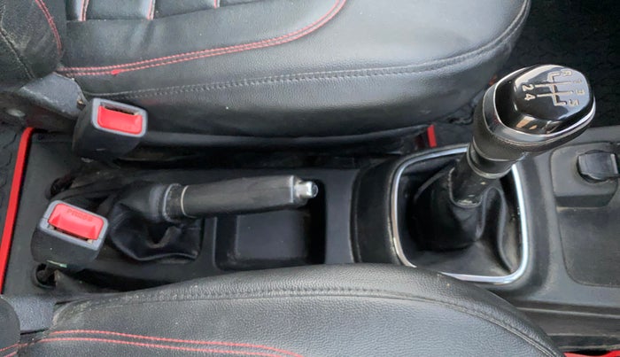 2018 Renault Kwid RXT 1.0 (O), CNG, Manual, 1,36,146 km, Gear Lever