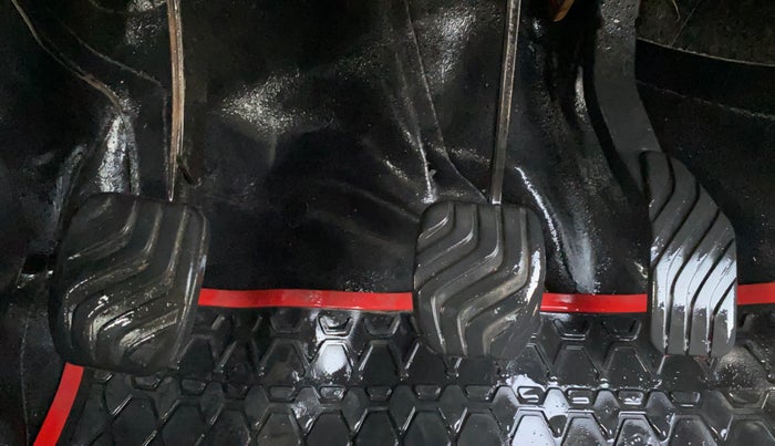 2018 Renault Kwid RXT 1.0 (O), CNG, Manual, 1,36,146 km, Pedals