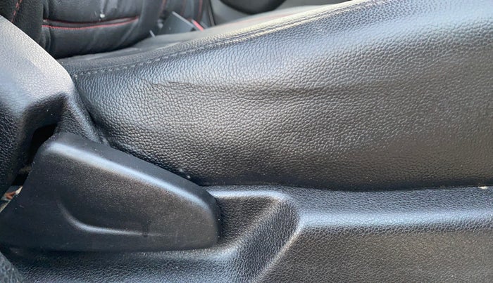 2018 Renault Kwid RXT 1.0 (O), CNG, Manual, 1,36,146 km, Driver Side Adjustment Panel