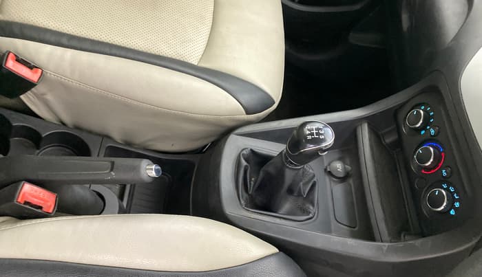 2016 Ford New Figo TREND 1.2 PETROL, Petrol, Manual, 39,934 km, Gear Lever