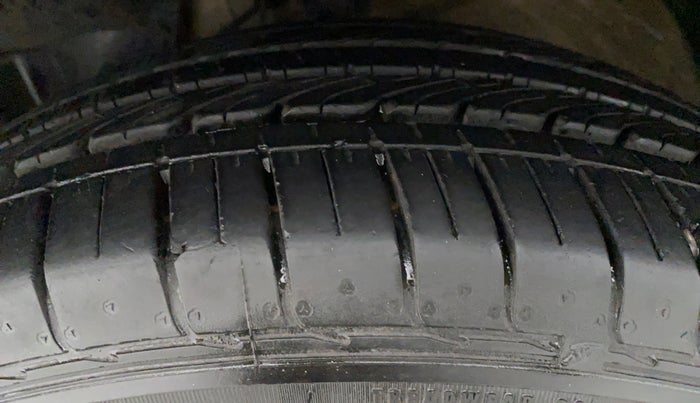2020 MG HECTOR SHARP DCT PETROL, Petrol, Automatic, 3,727 km, Left Front Tyre Tread