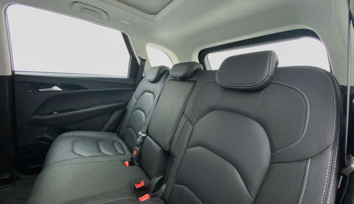 2020 MG HECTOR SHARP DCT PETROL, Petrol, Automatic, 3,727 km, Right Side Rear Door Cabin