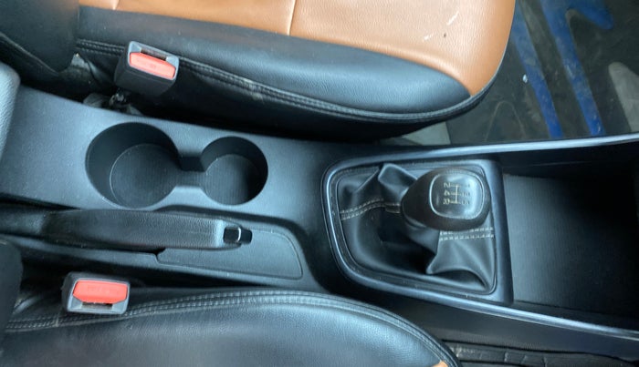 2020 Hyundai NEW I20 MAGNA 1.2 MT, Petrol, Manual, 38,736 km, Gear Lever