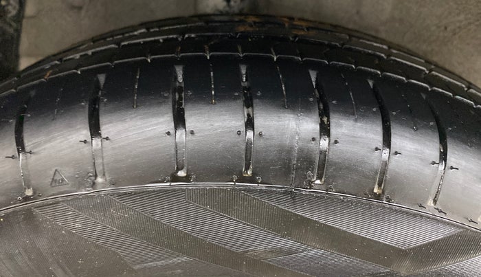 2020 Hyundai NEW I20 MAGNA 1.2 MT, Petrol, Manual, 38,736 km, Right Rear Tyre Tread