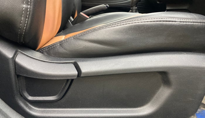 2020 Hyundai NEW I20 MAGNA 1.2 MT, Petrol, Manual, 38,736 km, Driver Side Adjustment Panel