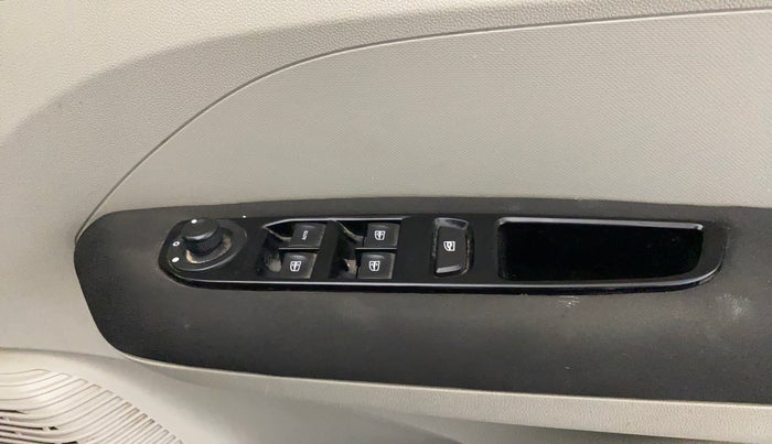 2020 Renault TRIBER RXZ, Petrol, Manual, 44,416 km, Driver Side Door Panels Control