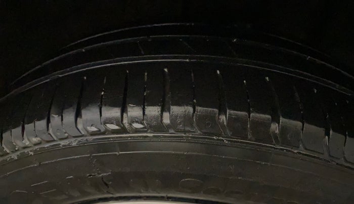 2020 Renault TRIBER RXZ, Petrol, Manual, 44,416 km, Left Rear Tyre Tread