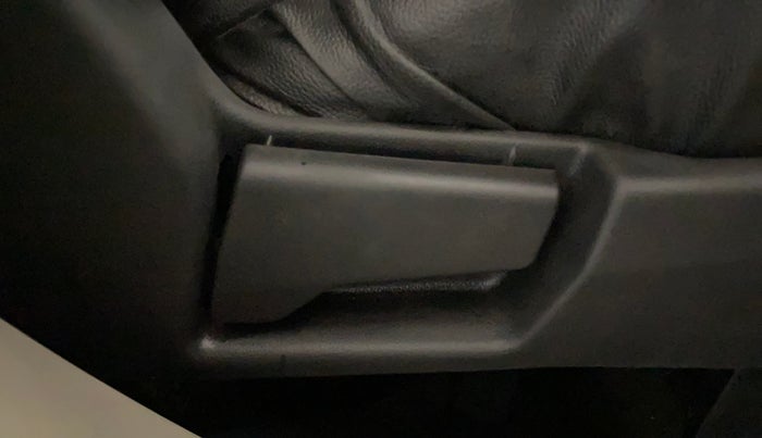 2020 Renault TRIBER RXZ, Petrol, Manual, 44,416 km, Driver Side Adjustment Panel