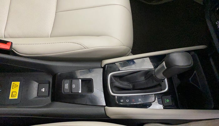 2024 Honda City EHEV ZX, Hybrid, Automatic, 24,642 km, Gear Lever